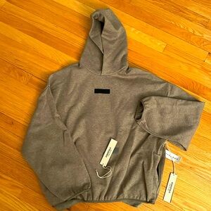 Men’s Essentials Sweatshirt Size smalll
